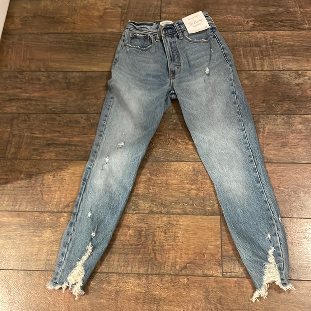 NWT!  Abercrombie The Skinny high rise jeans